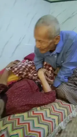 အရမ်းချစ်တဲ့ဖိုးဖိုးနဲ့ဖွားဖွား😘😍 #ဖွားဖွားမြန်ဆုံးကျမ်းမာပါစေရှင်ဆုတောင်းပေးနေပါတယ်ရှင် #fypシ #fypppppppppppp 