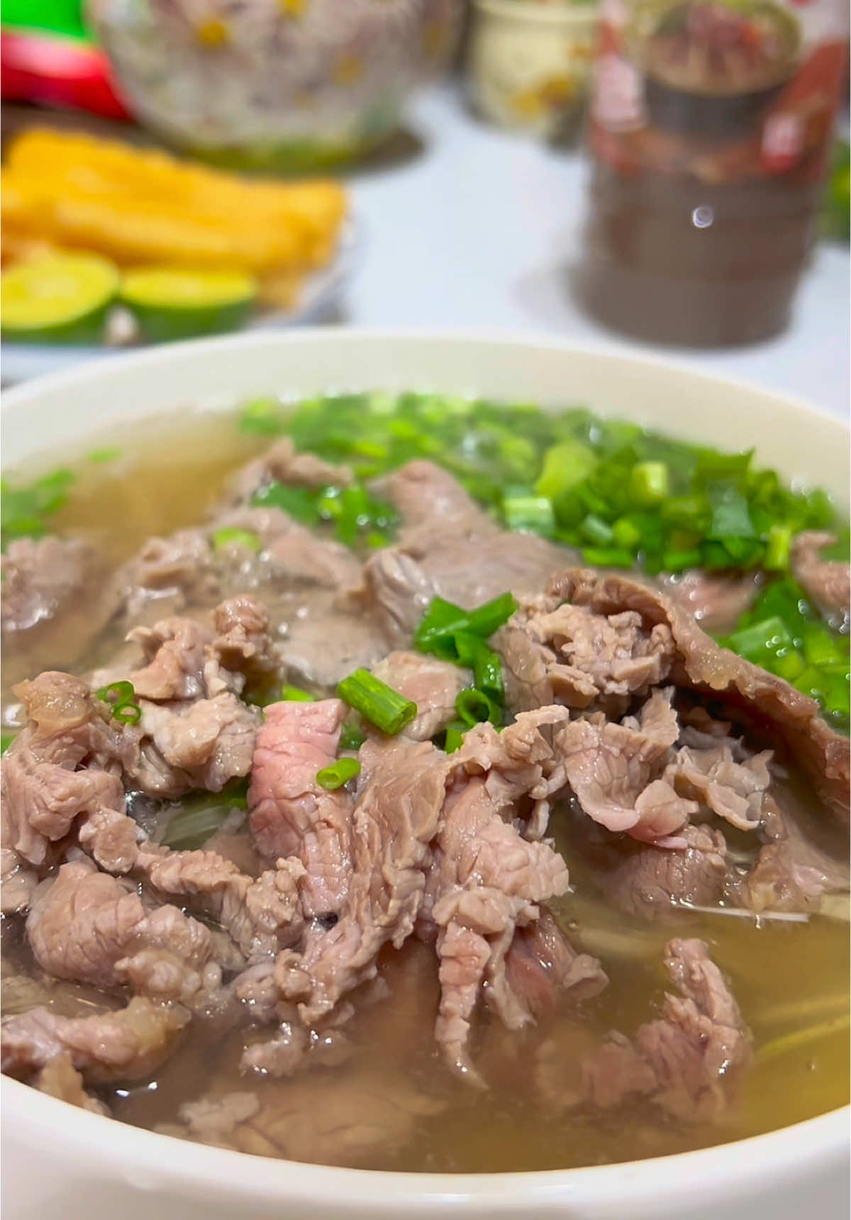 Chỉ 10' thôi là có ngay tô phở bò thơm ngon nóng hổi nhức cái nách... #HảoThíchVàoBếp #thíchvàobếp #thíchnấuăn #nấuăncùngtiktok #vaobepcungtiktok #monngonmoingay #cốtphởbò 