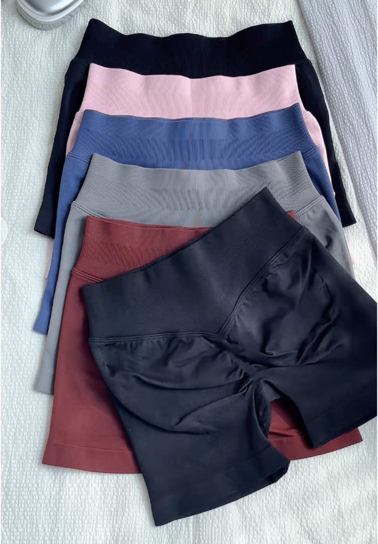 Pick your mood, pick your shade 🌈 Whether it’s bold or chill, we’ve got you. #WorkoutEssentials #StyleYourWay#GymLife#WorkoutEssentials #GymOOTD#SummerVibes #ColourMeHappy#gymset #sportgirl #dealdrops #tiktokmademebuyit #thatgirl #sportwear #longsleeve 
