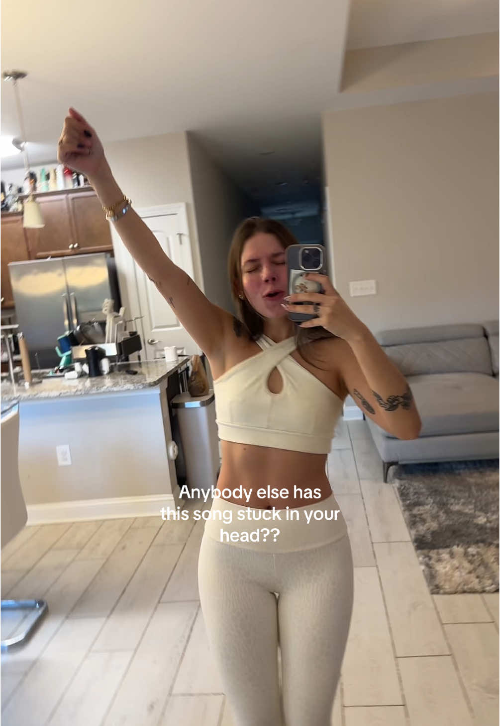 Dancing in front of the mirror so I can take all the bad vibes out of my head ✨🎀💐💝🫶🤝☕️ #relatable #anxietytrend #trendingaudio #songs #fyp #real #motivation #ugc #ugctips #OOTD
