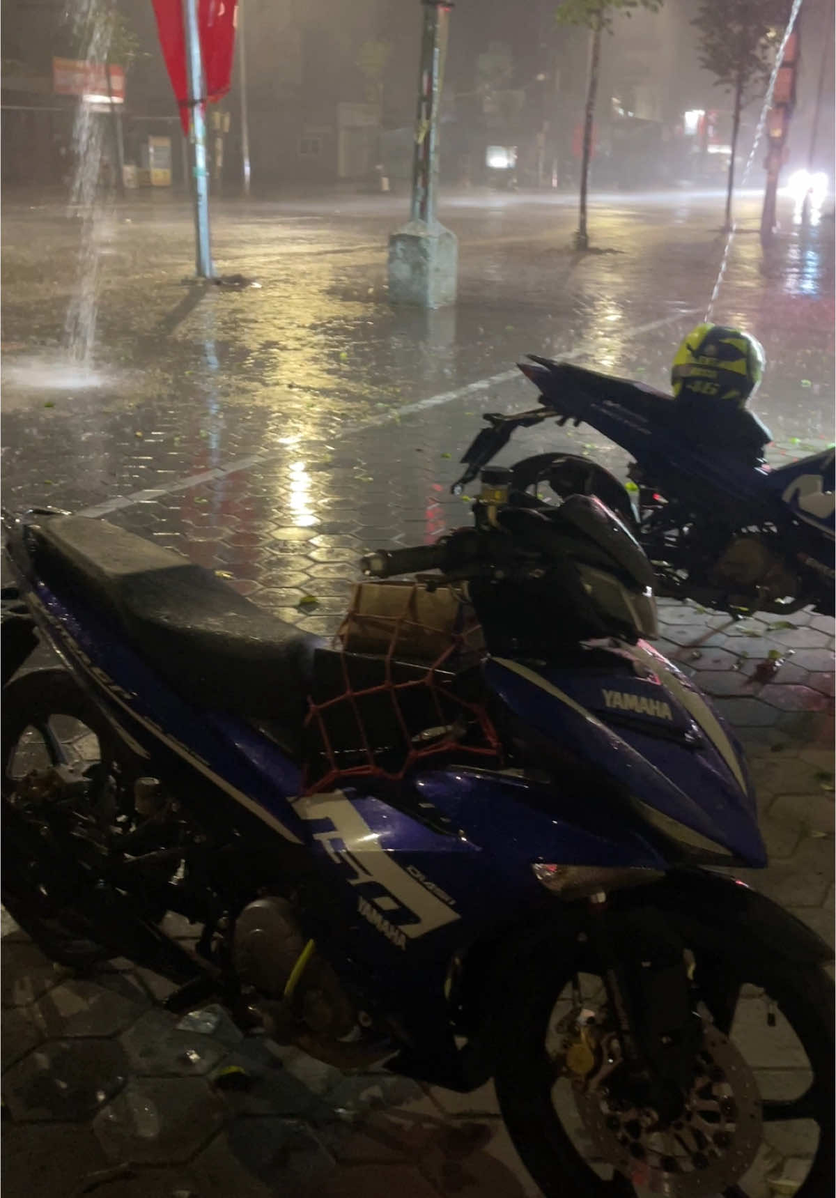 +2 máy dầm mưa😆😆😆