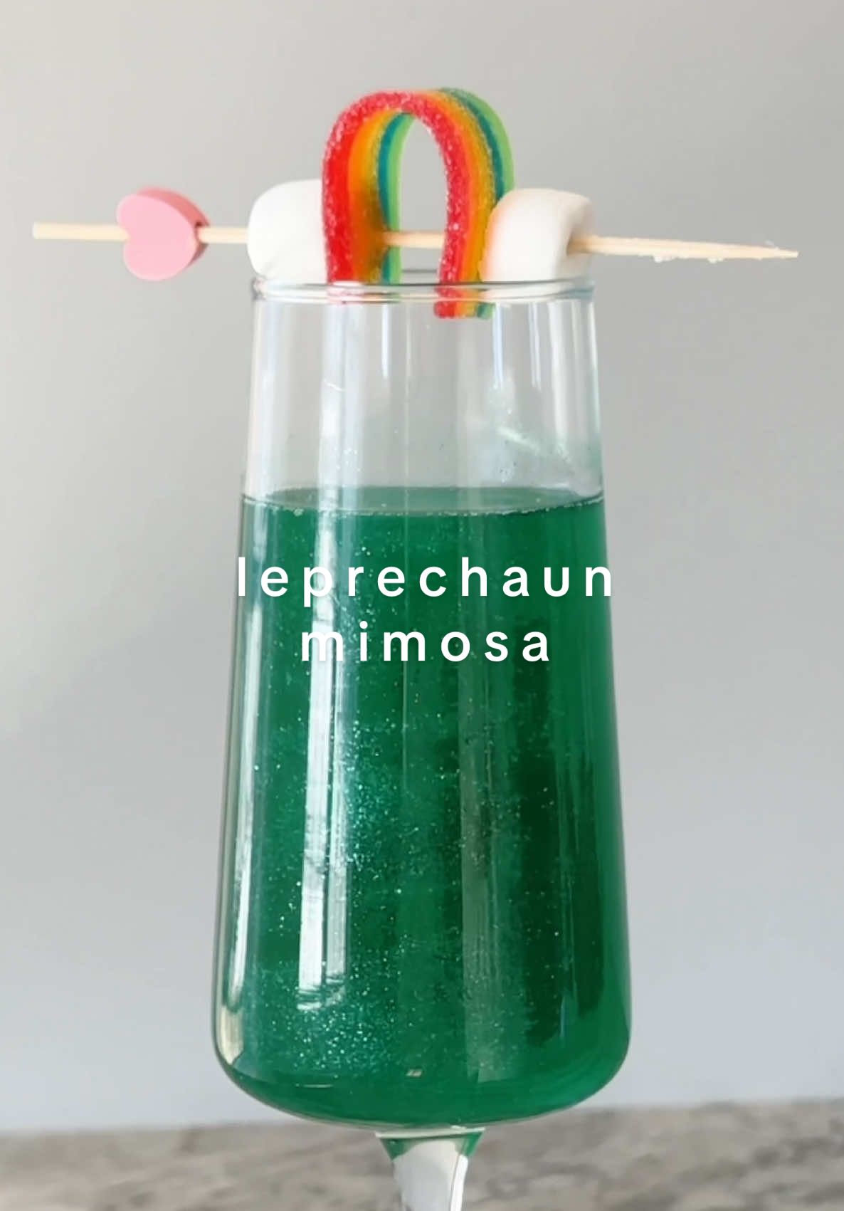 the cutest mimosa for st. paddy’s day! ☺️🍀🥂#mimosa #stpatricksday #stpaddysday #asmrsounds #drinkideas 