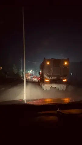 Malam jumad Macet 🤣 #nttpride🏝🔥 #tambang #tambangbatubarakalimantan #tambangbatubara #kalimantantengah #safety 
