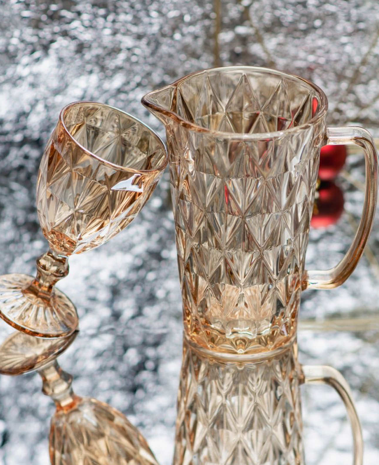 Você acabou de encontrar o jogo de taças perfeito ✨ 🛍 Jogo 6 Taças e Jarra de Vidro Diamond Bico Abacaxi Âmbar Preto Fosco Furta Cor Lilás Não Descasca ~De: ~R$ 68,90~~ ✅ *POOr: R$ 54,90* Comente “eu quero” que te mando o link 💖 Siga @promo.da.karol para mais achadinhos perfeitos ✨