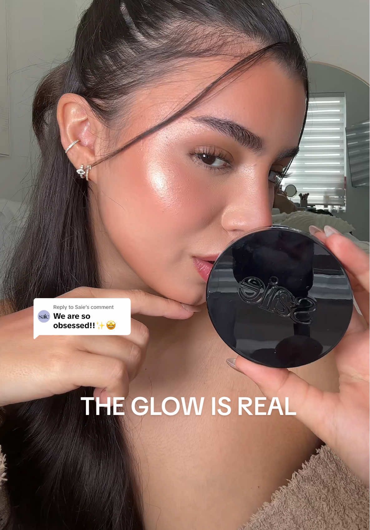 Replying to @Saie  @Saie I’m obsessed!!!! 🤩💜🌞 the glow is REAL #saiebeauty #saie #glowymakeup #highlighter #dewyhighlighter #glowsculpt #makeupreview #glowy #saieglowsculpt #fyp 
