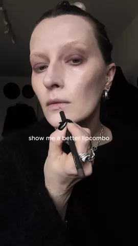 Dead lips forever 🥀 #alternativemake #altmakeup #deadmakeup #gothmakeup #darkaesthetic #makeup #lipcombos #lipcombotutorial #macstone 