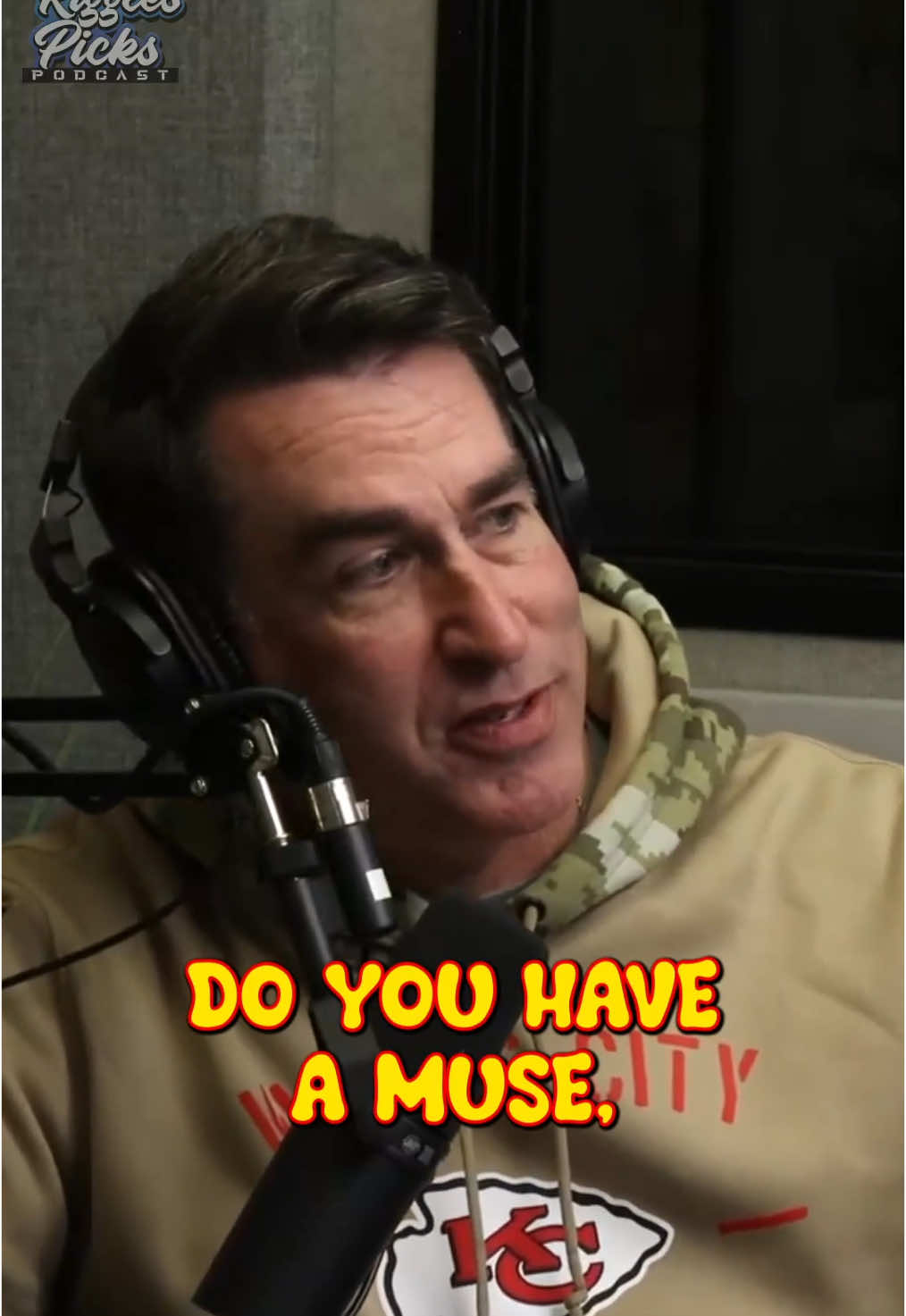 Ideas can come from the most random of places. @Chris Lane #inspiration #songwriter #songwriting #musican #countrymusic #singer 
