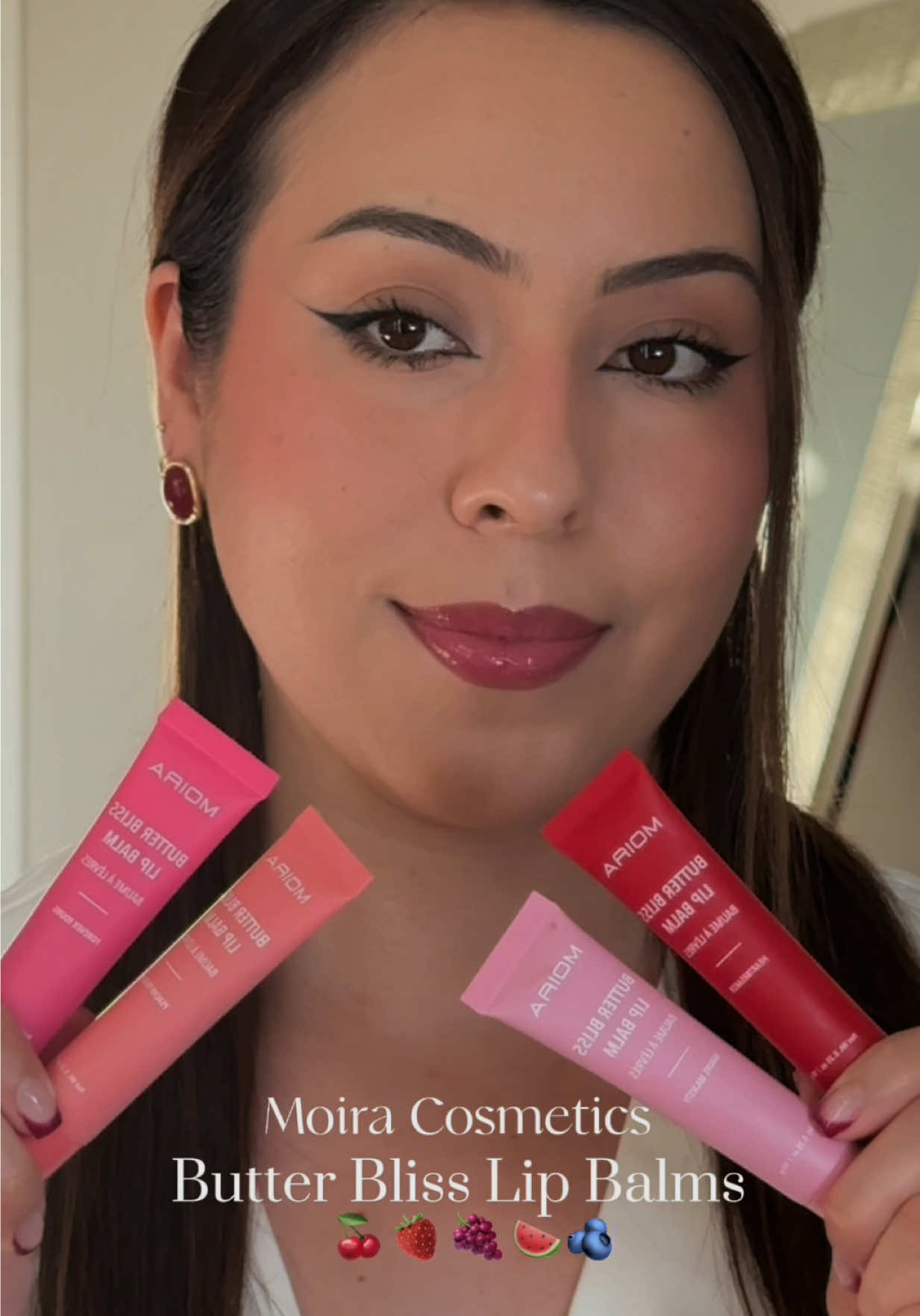 Uffff LOS NECESITAS 🍒✨☁️ #MOIRA #Moirabeauty #moiracosmetics #vegan #Crueltyfree #Lipbalm #foryou #makeup #contentcreator #content 