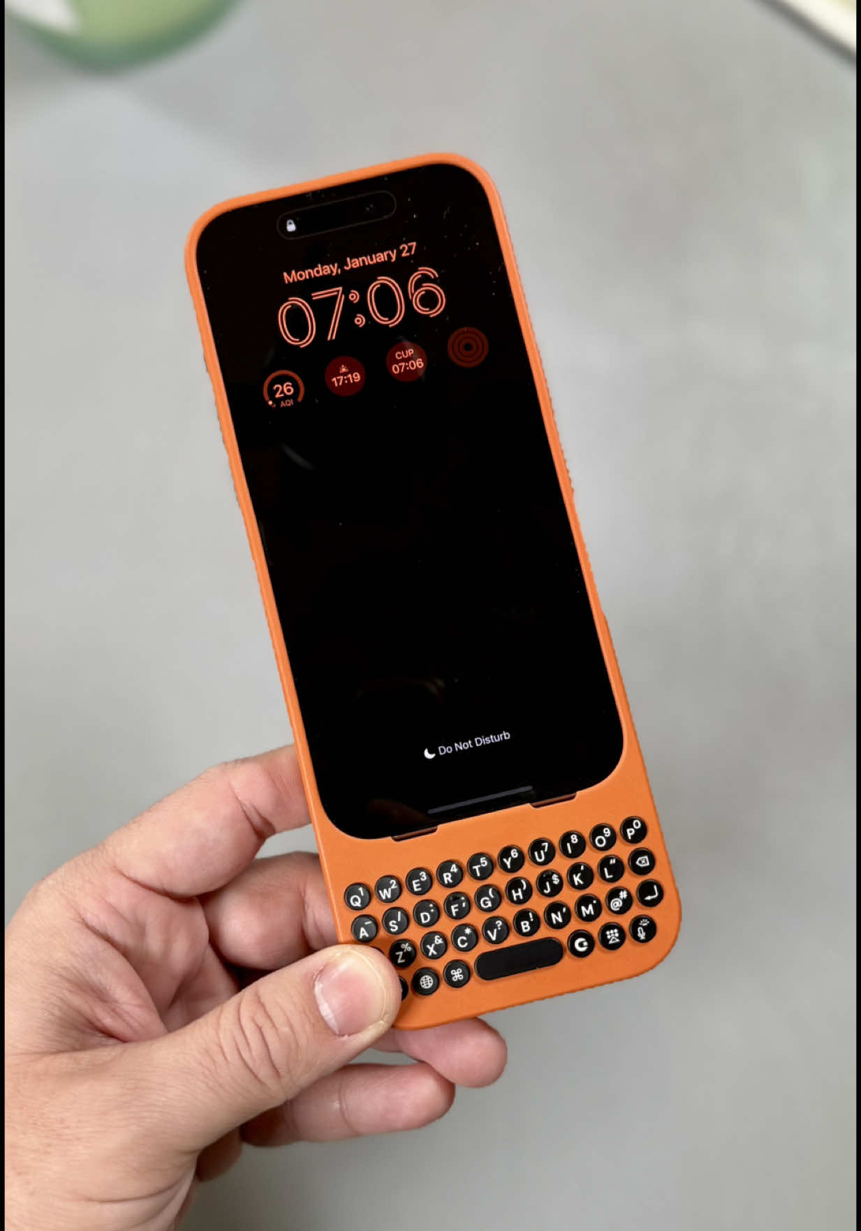 To celebrate the new Clicks launch, it’s time to have a look at my favorite so far. Clicks in Spice is irresistible on the iPhone 16 Pro. Do you agree? #reel #reels #fyp #shorts #viral #unboxing #clicks #iphone #bestiphonecase #keyboard #blackberry #Tech #techtok #accessories 
