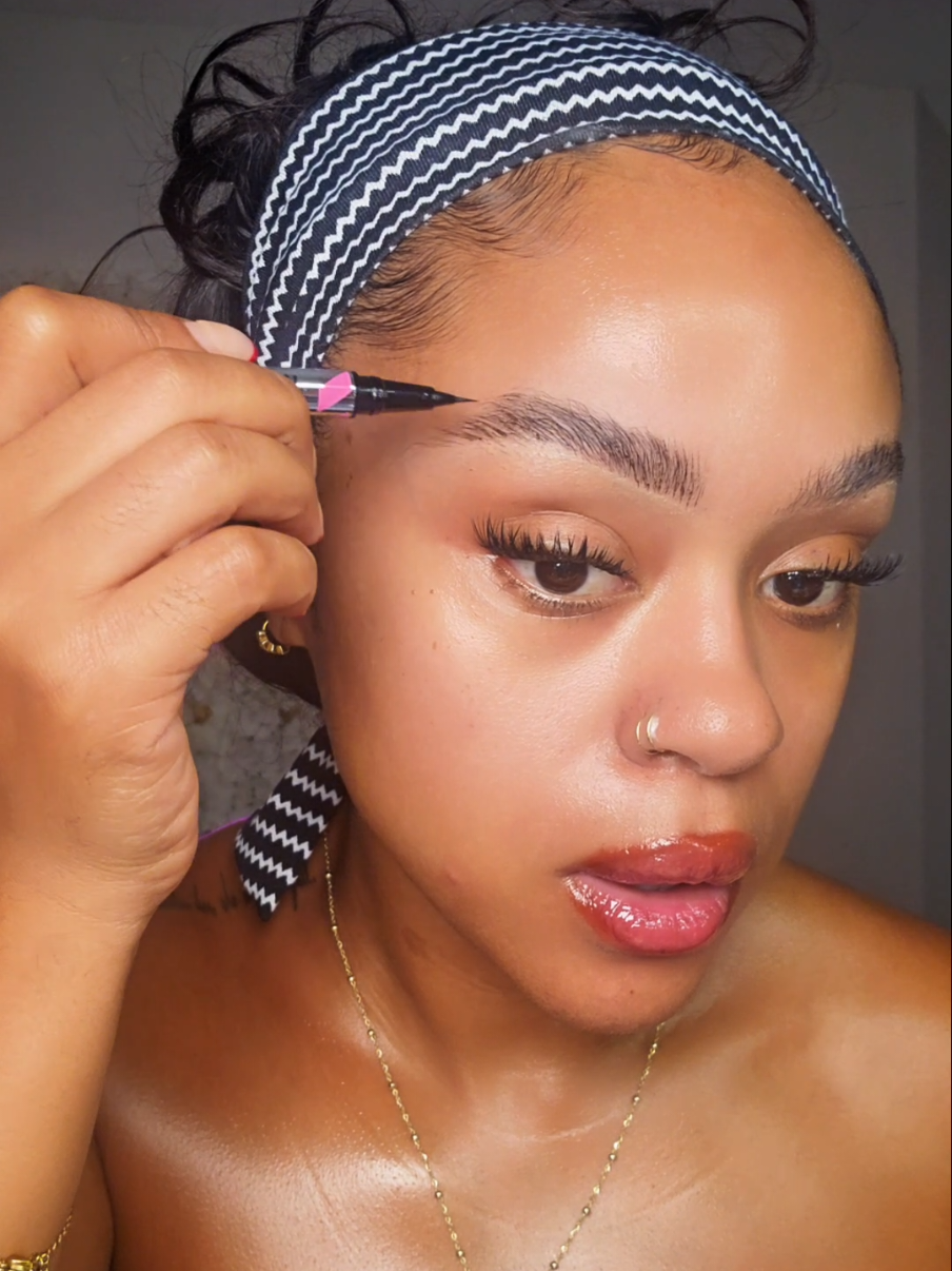 Imethod eyebrow pencil so easy to use! Discount code: E10HELLOW  @imethodbeautyofficial_us  @IMETHOD BEAUTY  link: https:https://www.amazon.com/ iMethod-Curved-Eyebrow-Pen- Microblading #method #methodproducts #eyebrowtutorial 