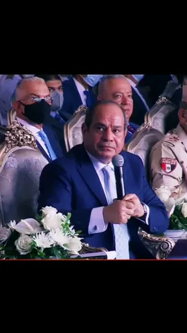 الرئيس السيسي: السعودية والامارات والكويت، حطو ارقام انا عايز اقولكو السفن المشتقات والغاز والبوتجاز اتحولت من البحر المتوسط والبحر الاحمر الى الموانئ المصرية.. وتابع الرئيس عبد الفتاح السيسي قائلًا؛ اللي ما يعترفش باللي اتعمل معاه يبقى مش كويس. 