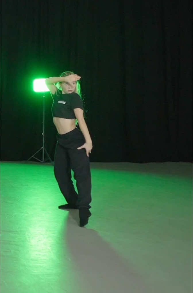 Love this Choreo definitely different to what I’m used to!  #choreography #dance #dancer #fyp #foryou #viral #explore #tiktok 