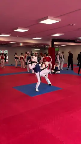 🥋🥋#CapCut #taekwondo #sport #artmartial #colombia #iraq #suisse #championship #tkd #montagem 