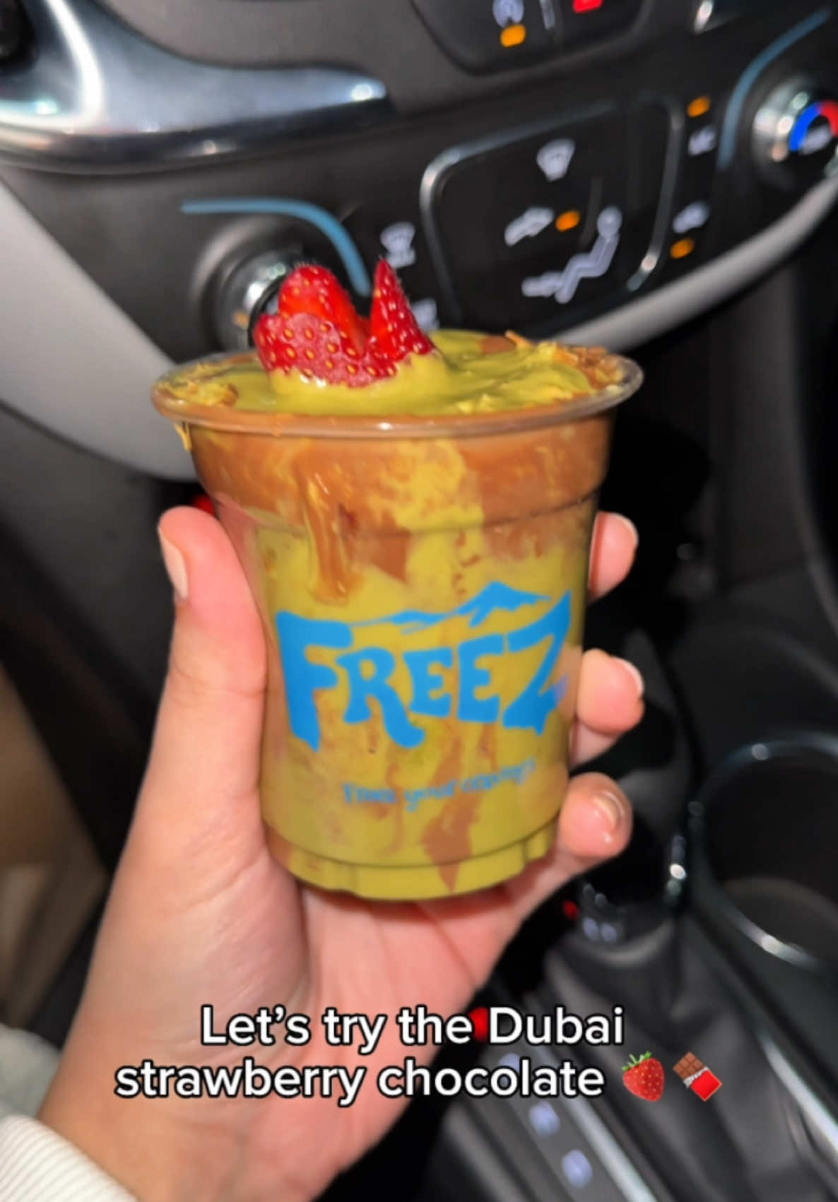 Honestly this was even better than the Dubai chocolate bar 😩 definitely thought it needed more strawberries tbh. Overall 10/10 and definitely worth trying  📍Freez , Sharjah  💵 40 Dhs  #dubaichocolate #pistachio #sweets #FoodTok #شوكولاتة_دبي #Ramadan #ramadanfood 