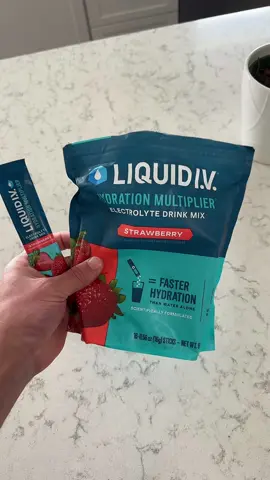 Liquid IV electrolyte mix! #liquidiv #tiktokshop #tiktokshopfindsfyp ##viral