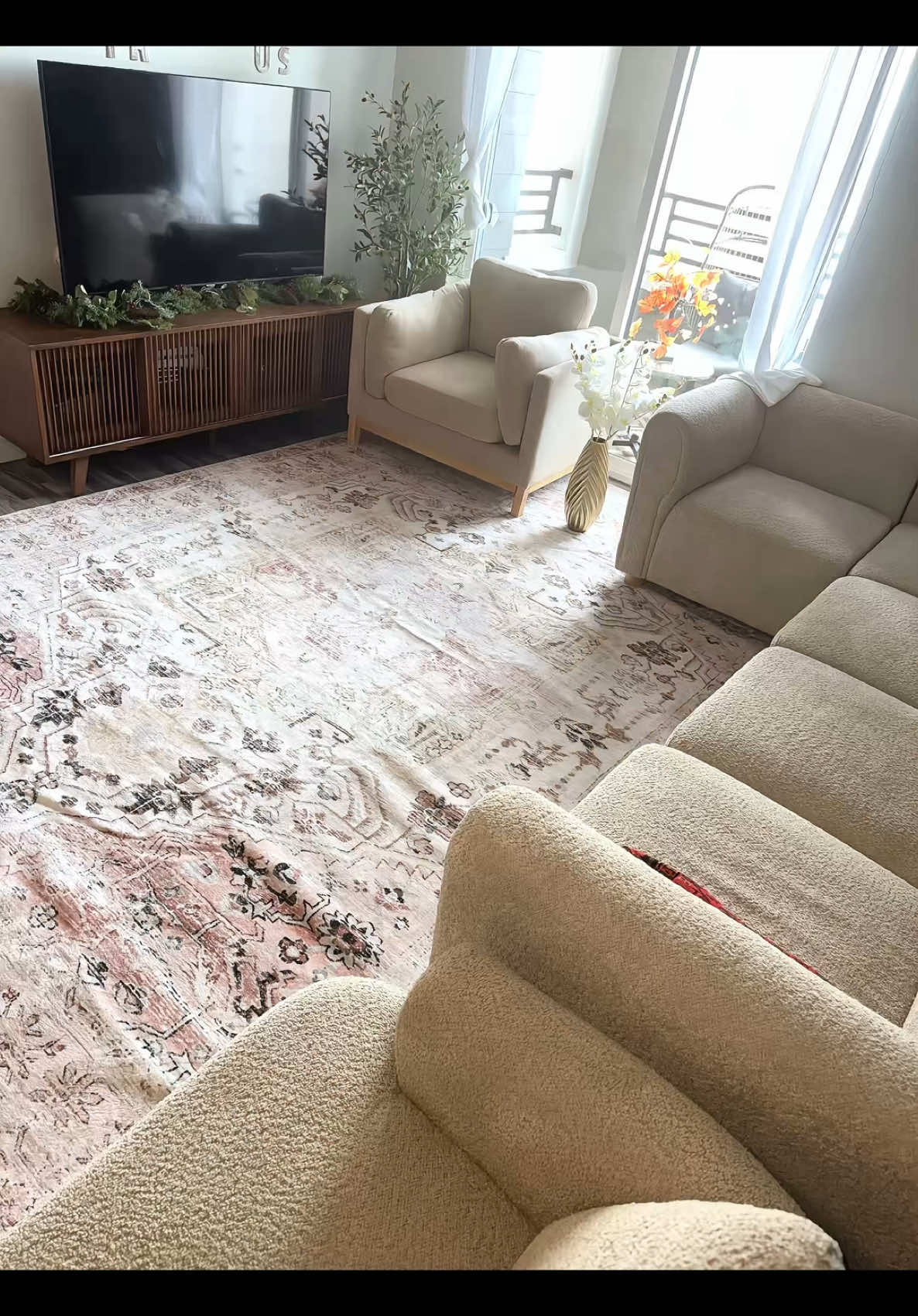 Add a touch of sophistication to your home! ✨ The GarveeHome Area Rug enhances your living room or bedroom with its vintage print and soft texture. Designed with a non-slip backing for safety and a washable fabric for easy maintenance! If you’re looking for a stylish yet practical rug, GarveeHome is the perfect choice. #GarveeHome #AreaRug #VintageRug #HomeDecor #StylishAndCozy #NonSlipRug #EasyToClean #RugDecor #homesweethome 