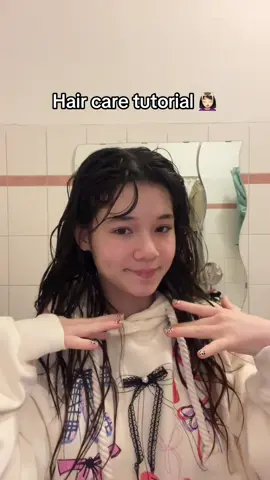 It's not the best way to style wavy hair, but that's what I do because I'm too lazy 😭😭