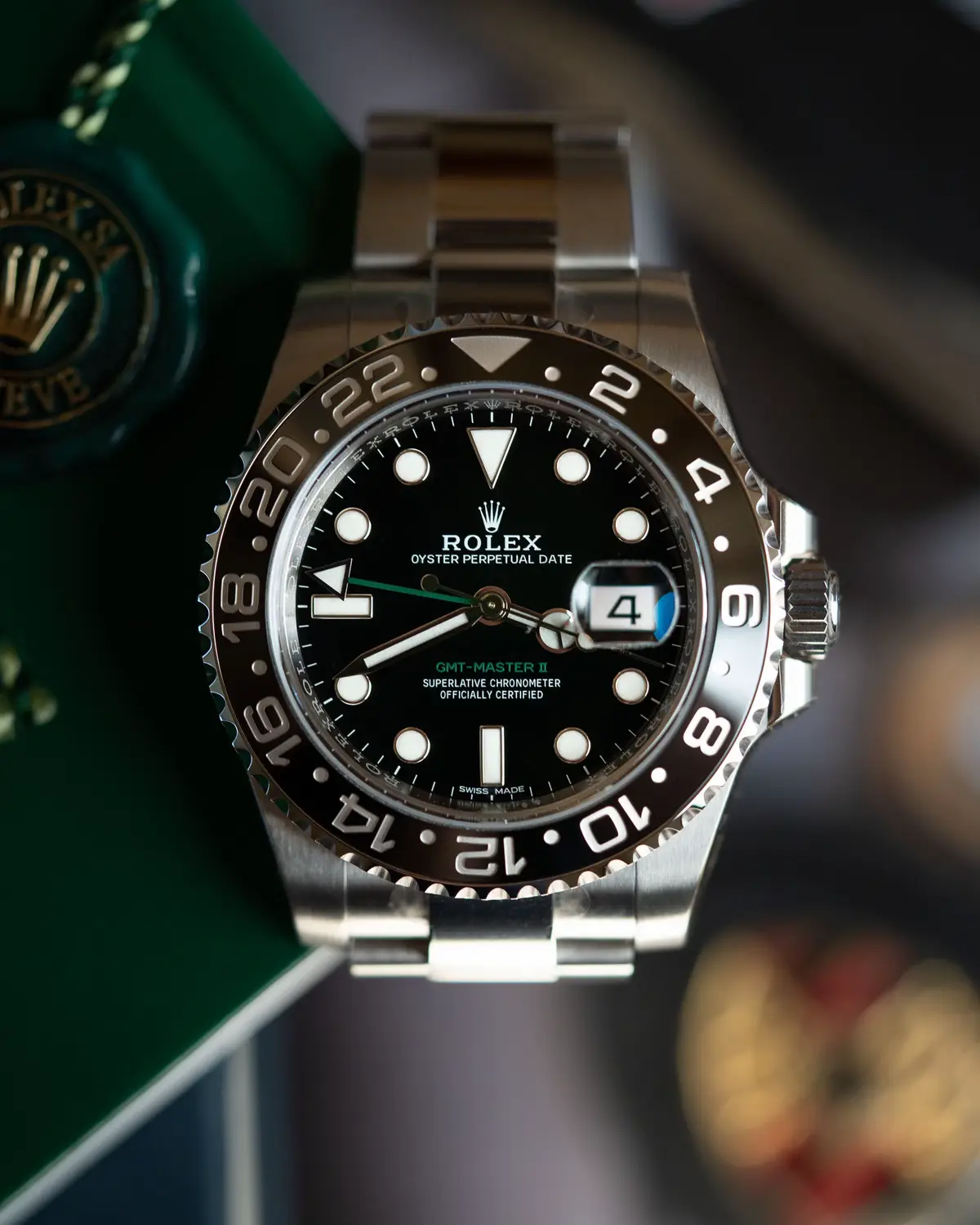 Flying under the radar 🎱 The green GMT hand really makes it pop ☘️ #gmtmaster #rolex #watchaddict #thewatchroom 