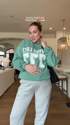 ALWAYS SOMEONE WATCHING HAHAHAHAH😂🤌🏼 #OOTD #bumpfriendly #Lifestyle #dayinthelife #easyoutfits #thirdtrimester #pregnancy #secondtimemom #viral #trending 