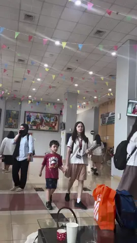 ketika elea pulang sekolah di jemput mas saka #sakalinggaibrapratama #eleanor #anakcerdas #anakcantik #gantengbanget #fyppppppppppppppppppppppp #putriandhika #putraandhika #andhikaussy #selamatpagi #selamatberaktivitas  @Ussyandhikaofc 