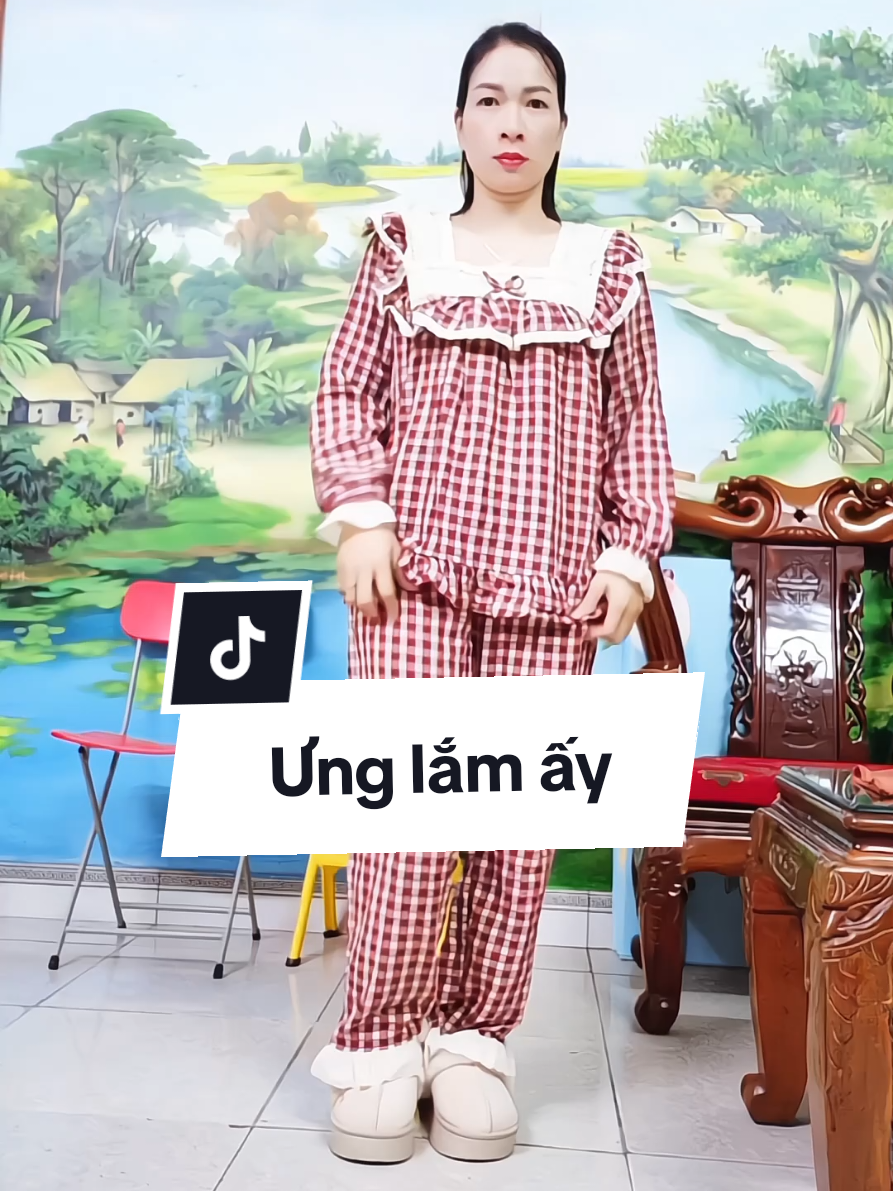 Bộ đồ nữ chất đũi nhung mềm mướt, phối bèo ren, cổ vuông xinh xỉu #mebacnam #bodonu  #bodonuxinh #dobo  #doboxinh #dobomacnha  #bodonumacnha  #review #xuhuong 