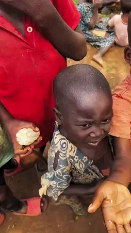 Alimentando as crianças PARTE 1 #UK #creatorsearchinsights #hadzabe #africa #USA #hadzabetribe 