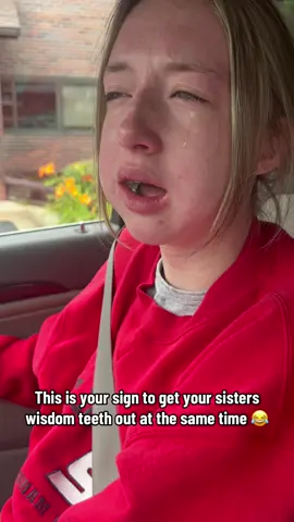 In the back like 👁️👄👁️ @itgirl (via:@ruby) 