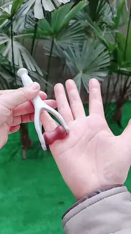 💆‍♀️ Natural red Bianstone finger massager gives you the ultimate soothing experience! 🌿 Natural red Bianstone adopts traditional health care concepts to release gentle energy, relieve hand fatigue, and improve blood circulation! ✨ Precision massage: The specially designed finger shape can easily stimulate the meridians, effectively relieve hand soreness and pressure, allowing you to relax and rejuvenate! 🌸 Lightweight and portable: The compact design can be used anytime, anywhere, and can be taken home, in the office, and on travel! 🛒 Click the link below to let the natural red Bianstone bring you health and vitality! ✨