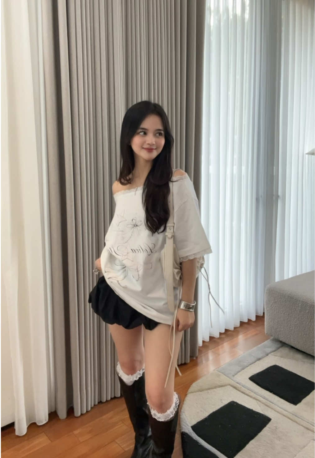 Today’s fashion report : 10/10 🖤