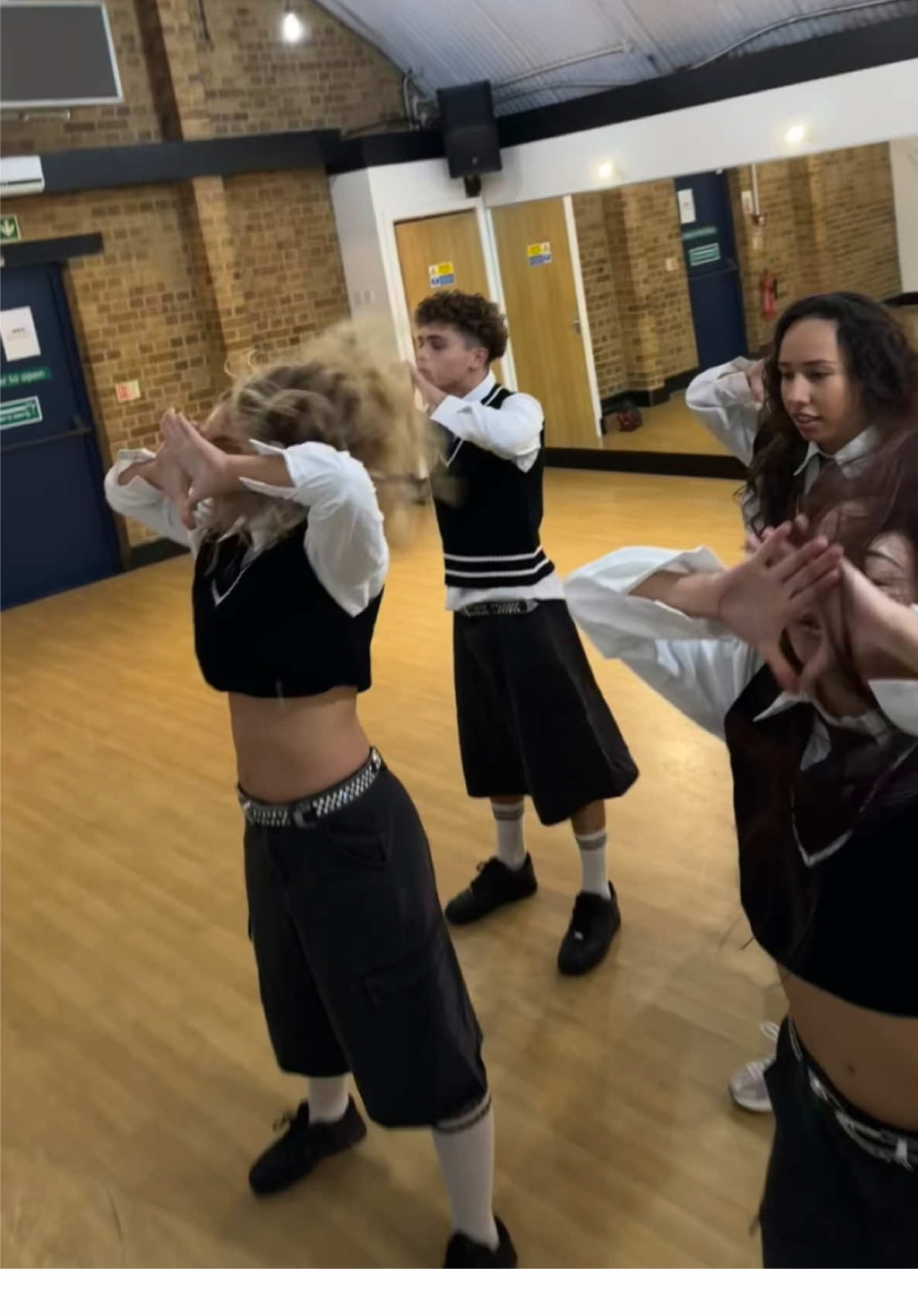 ‘Nosebleeds’ choreographed by @Jack Harrison 🤩 #dance#dancer#hiphop#doechii#moveit#london#dancecostumes#goldcoast#dynamitestudios#dynamitestudiosaustralia