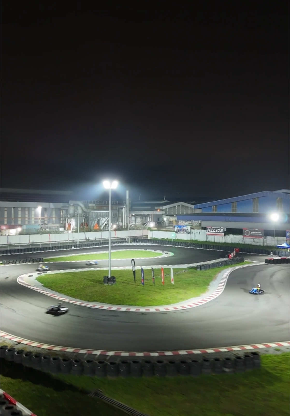 Nightlife at Horizon Beranang Circuit—captured from a stunning drone POV! ✨🏎️ There’s nothing quite like the adrenaline rush of racing under the lights, feeling the cool night breeze as you push your limits on the track. Whether you’re here for fun or aiming for the fastest lap, we’ve got the perfect session for you! Our night session rates start from as low as RM 70 for members and RM 80 for non-members per 10-minute session. Want to see all our pricing options? Check out our full rate card at horizonmotorsports.net. So what are you waiting for? Whether you’re a seasoned racer or a first-timer, bring your friends, family—anyone, really—and experience the thrill of go-karting at Horizon Beranang Circuit. The track is waiting for you! 🌙🔥 📍 Operating Hours: Tuesday - Thursday | 10:00 AM - 10:00 PM Friday - Sunday | 10:00 AM - 12:00 AM (Closed on Mondays) 📍 Open for night sessions now! #horizonberanangcircuit #nightracing #gokartunderthelights #FeelTheRush #kartingexperience #gokartmalaysia #malaysiagokart #kartingcircuit #sodi #sodikart #nightlife #beranang #ecomajesticsemenyih #semenyih #hbc #ecohill #droneshotseaviewkarachi 