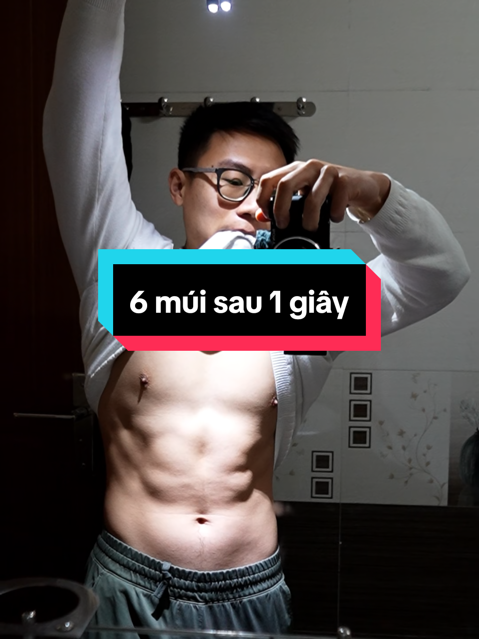 Cái đèn này sẽ biến bạn thành 6 múi trong 1 giây?? 😱😱 #thedan #transformation #bienhinh #lotxac #bung6mui #abs #bodybuilding #Fitness #gym 
