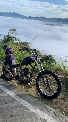 Nyari barengan kawan  #motorcustom #motorcustomindonesia #british #british🇬🇧 #bobber #bobberstyle #caferacer #bratcafe #bratstyle #choppy #choppycubindonesia #chopper #chopperonepiece #choppershit #chopperlife #kumanmotocustomwerk #fyp #xyzbca 