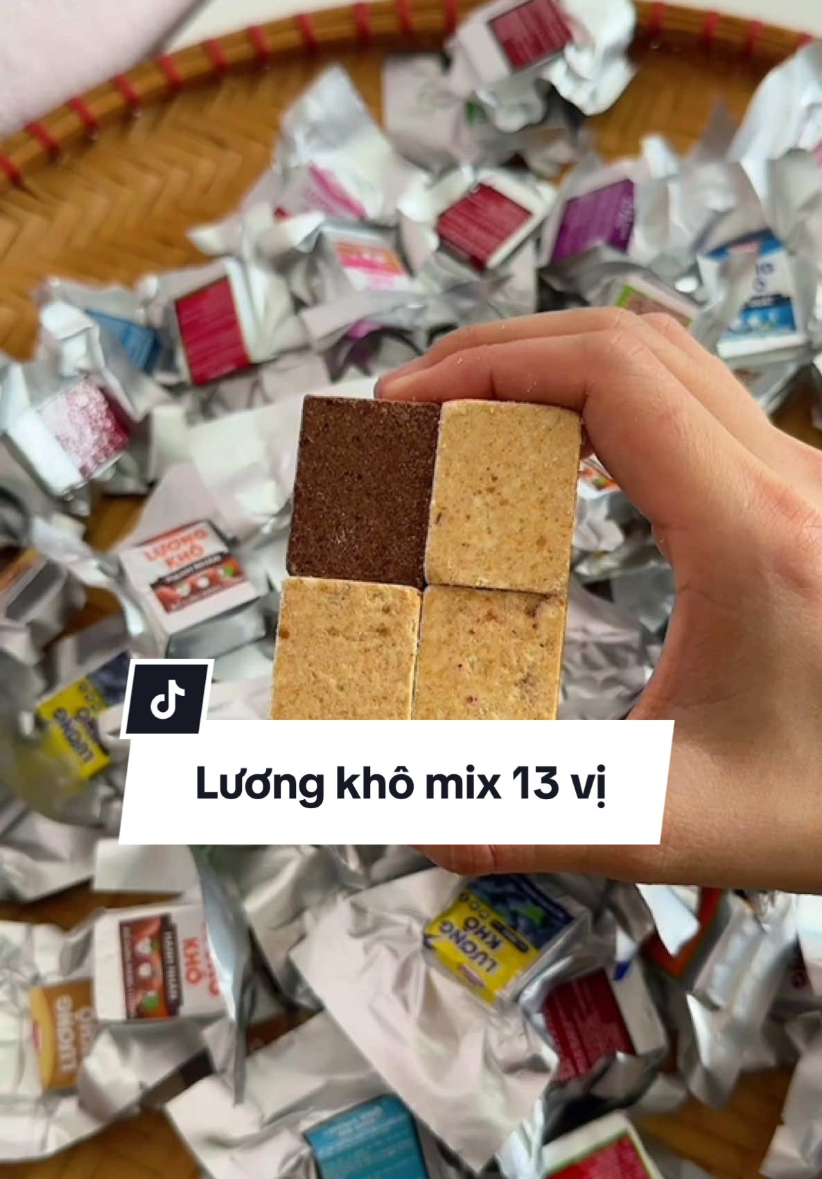 Lương khô mix 13 vị mỗi ngày ăn 1 vị như đồ ăn vặt luôn, mang đi làm ăn sáng hoặc ăn bữa xế bổ sung năng lưởng cả ngày 😍#emxoan #viral #fucucofood #luongkhofucuco 