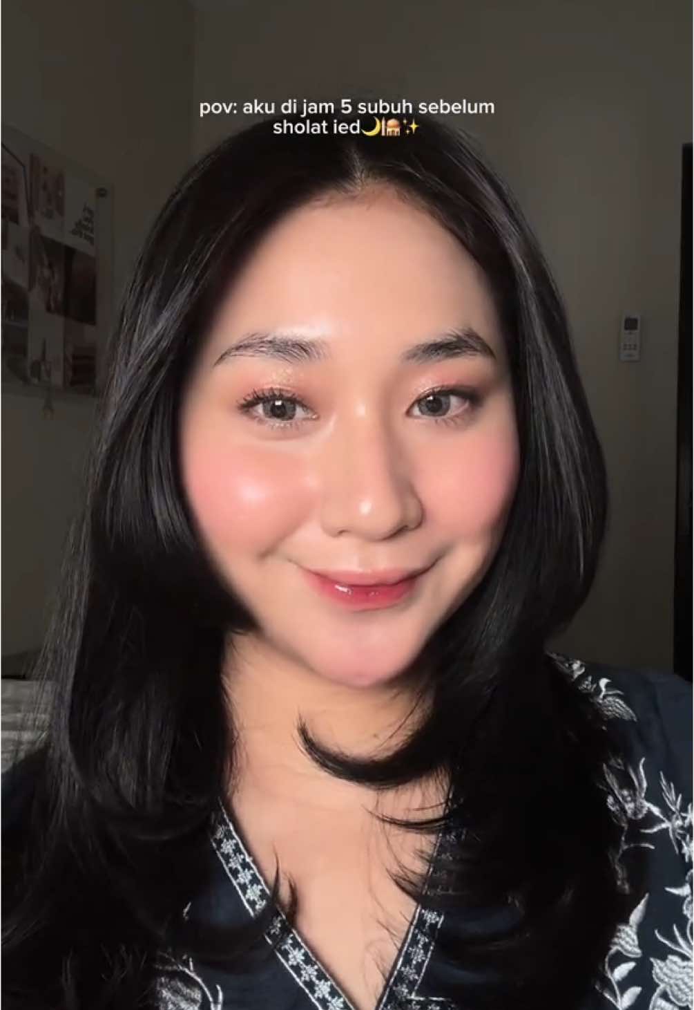 Replying to @spicy aries tim makeup sblm sholat angkat tangan☝🏻😊
