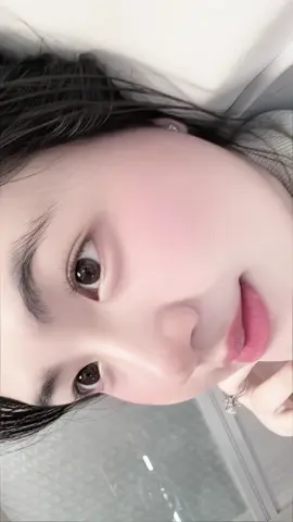 Nếu có 1001 lý do khiến mình mất ngủ, thì cậu xếp đầu hàng 😝