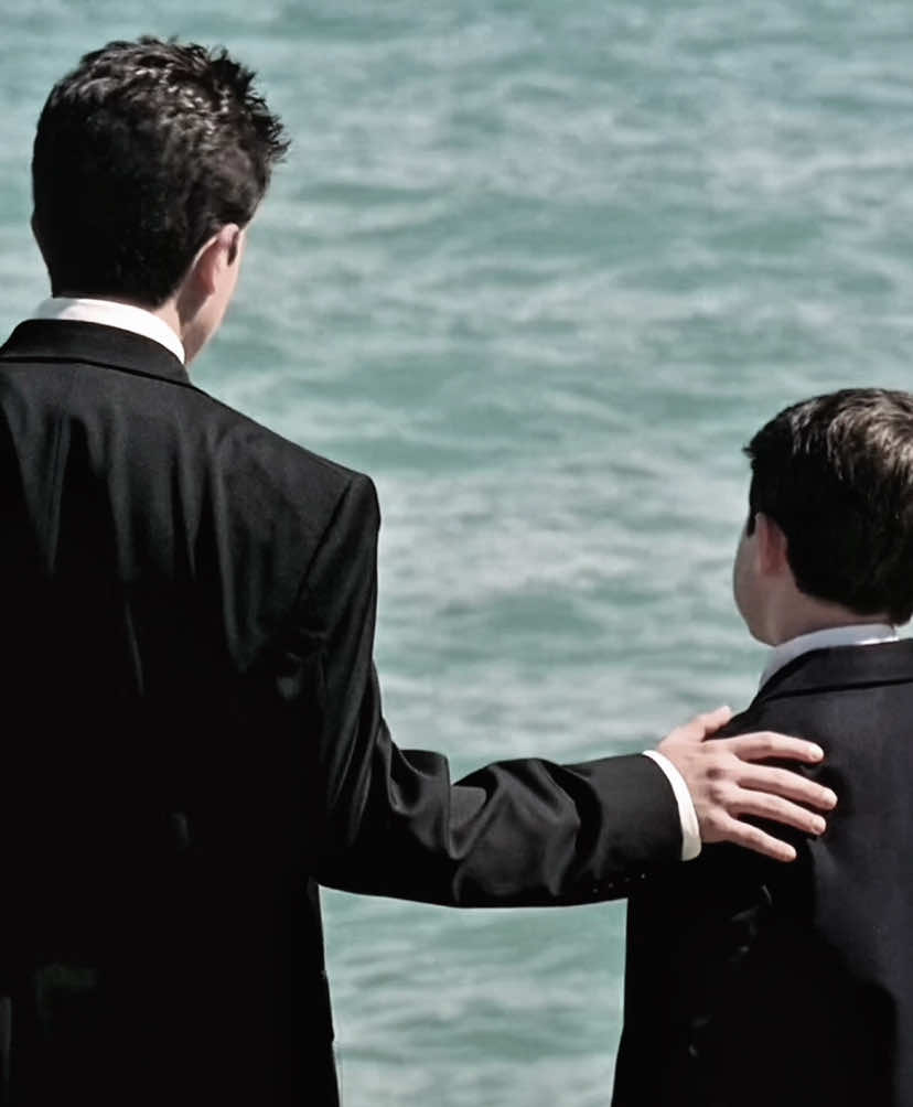 I have never known anything stronger than the brotherly love that exists between them. #michaelscofield #michaelscofieldedit #prisonbreak #prisonbreakedit #fyp #viral #xyzbca #edit #lincolnburrows #lincolnburrowsedit #michaelandlincoln 