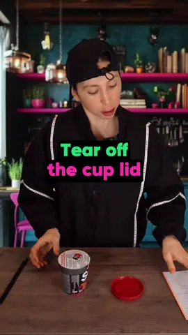 🍝 Making cup noodles with Mike✨ Improve your vocabulary in English ❤️ #english #englishvocabulary #learnenglish 