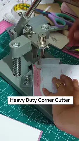 Ay sa wakas batinna kami nito😂😂 #cornercutter #cornerpuncher #mommyjenvlog #reelsvideoシ #fypシviralシ2024 #fypシ゚viralシ #fypシ゚viralシfypシ゚viralシalシ #fypageシ #6holepuncher #printingbusiness #tracingpaper #folderorganizer 