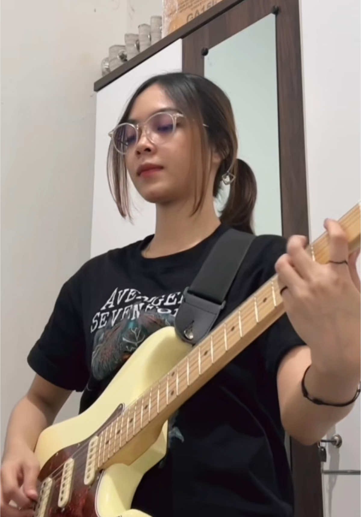 #fyp #foryou #fypシ゚viral #guitarcover #standherealone #mantan 