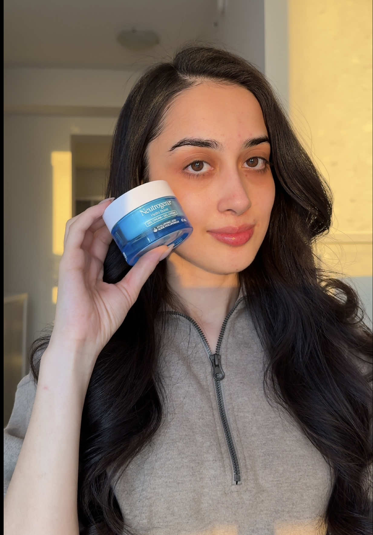 the best drugstore moisturizer for oily skin imo :-) #AD #neutrogena #NeutrogenaHydroBoost #NeutrogenaPartner