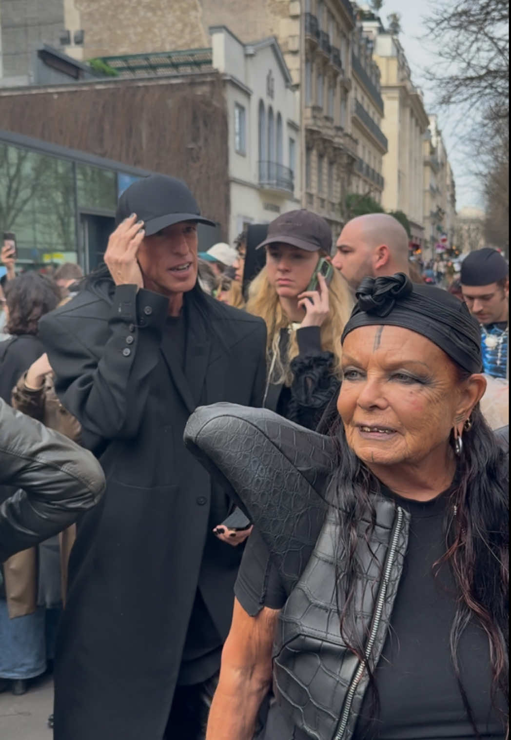 Rick Owens and Michèle Lamy leaving the MATIÈRES FÉCALES show in Paris #rickowens #michelelamy #matieresfecales #parisfashionweek 