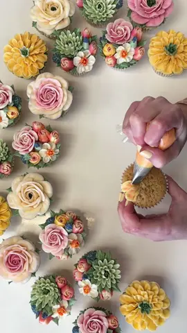 Using one of my favourite nozzles - the 124k 🌸 It is so versatile and creates such delicate fine petals.  . #cake #cupcakes #flowers #spring #springcupcakes #cupcakedecorating #piping #buttercreamflowers #buttercreamflowerpiping #baking #roses #daffodils #fyp #petalsbakehouse 