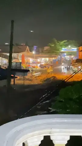 #fyp #banjir #pelabuhanratu #sukabumi Dermaga palabuhanratu kab.sukabumi .air tumpah dan mengalir ke Laut. 7 Maret 2025