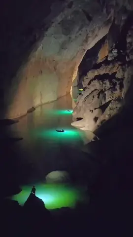 🇻🇳 Son Doong, Vietnam  ✨  Cave in Vietnam, the largest cave in the world.    Located in Central Vietnam, in Quang Binh province, in Phong Nha-Ke Bang National Park, 500 kilometers south of Hanoi and 40 km from the provincial center - Dong Hoi. 🦇    The cave has an underground river that floods some parts of the cave during the rainy season.    The total volume of the cave is estimated at 38.5 million m³. #tourism #travel #nature #cave #vietnam 