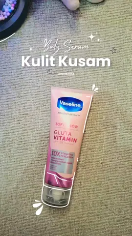 Kulit kusam & belang bikin nggak percaya diri? Jangan panik! 🚀 Vaseline Soft Glow Gluta Vitamin SPF 20 hadir dengan 10X kekuatan pencerah yang bikin kulit tampak lebih sehat, glowing, dan merata dalam 7 hari*! 🌟💖 ✔ GlutaGlow: Mencerahkan dan memudarkan noda hitam ✔ Niacinamide, Vitamin C & E: Menutrisi hingga ke lapisan terdalam ✔ SPF 20 PA++: Melindungi kulit dari sinar matahari Teksturnya ringan, nggak lengket, dan hasilnya bikin jatuh cinta! 😍 Coba sekarang dan rasakan bedanya! ✨ #VaselineSoftGlow #GlutaGlow #SerumPencerah #SkincareBody #BodyCare #KulitGlowing #SkincareLokal #bodyserumterbaik 