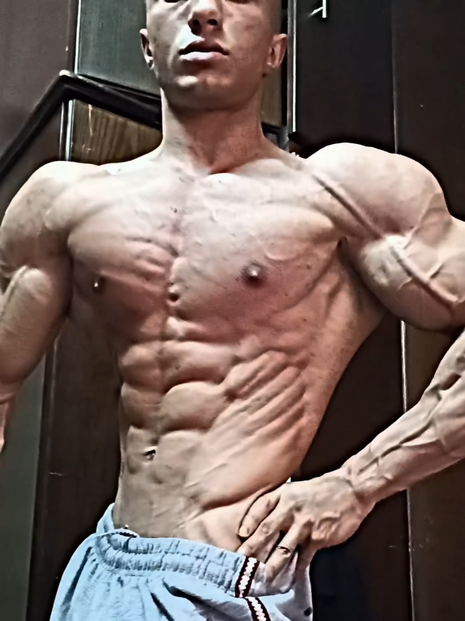 بين الماضي2023 والحاضر 2025🏅 #samyfitness #الطبيعي_يكسب #Fitness #بطولات_كمال_الاجسام #ترند_تيك_توك_مشاهير #الشعب_الصيني_ماله_حل 