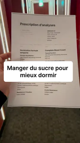 🍽 Manger du sucre pour mieux dormir ? Cela peut sembler contre-intuitif, mais c’est une réalité biologique que beaucoup de nos patientes découvrent après leurs bilans sanguins. 🧠 Les glucides jouent un rôle clé dans la production des hormones du sommeil Ils stimulent la sécrétion de sérotonine, qui est ensuite convertie en mélatonine. Sans eux, l’endormissement devient difficile, entraînant insomnies, réveils nocturnes et sommeil non réparateur. 🔬 D’un point de vue endocrinologique ✔️ Les glucides augmentent progressivement l’insuline, permettant au tryptophane d’entrer dans le cerveau. ✔️ Cet acide aminé est ensuite transformé en sérotonine, puis en mélatonine, favorisant un sommeil profond et réparateur. ❌ Un régime trop pauvre en glucides perturbe ce processus et peut aggraver les troubles du sommeil. Si vous souffrez d’insomnies et de prise de poids, il existe des solutions adaptées à votre métabolisme. Prenez soin de vous en réservant un entretien avec notre équipe médicale. Nous sommes là pour vous guider. 💙 #pertedepoids #hormones #maigrir #nutrition #bilansanguin #hashimoto #cortisol #stress