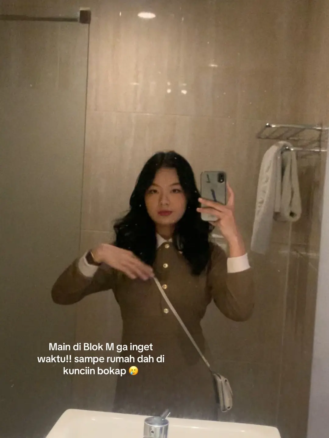 Kebiasaan 😭  #sotisfalatehanjakarta #sotishotelfalatehan #hotelmurahjakarta #hotelblokm #hoteldiblokm #fyp #staycationhematchallenge #staycationjakarta #staycationmurah #travelwithlove #ttpetualangnewbie #ttpetualangpro #fyppppppppppppppppppppppp 