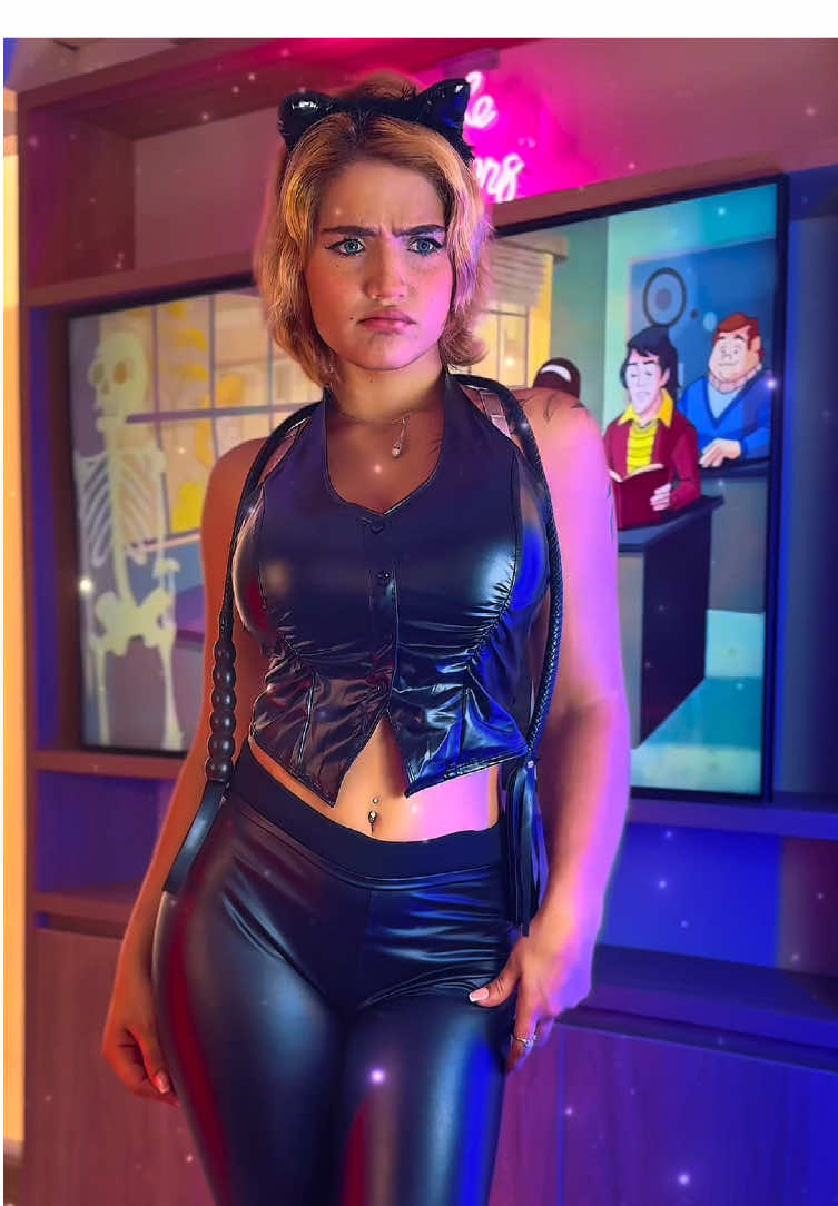 Look at this scary black kitty girl 🐈‍⬛🩵